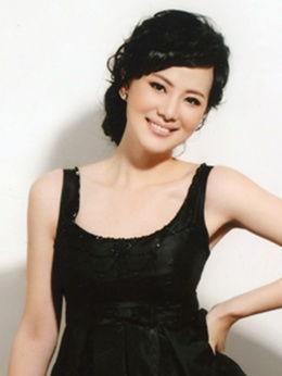 咏梅演员资料,影视界璀璨明珠，演绎人生百态的演技派女神